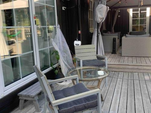 Erkély/terasz, Guest house or Loft with summer Pool in Bro Erkély/terasz, Guest house or Loft with summer Pool in Bro