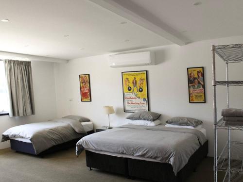 Large Modern 3BR 2 BATH Apt in Central Location for Families, Workers, Groups in ناررابونداه Large Modern 3BR 2 BATH Apt in Central Location for Families, Workers, Groups in ناررابونداه