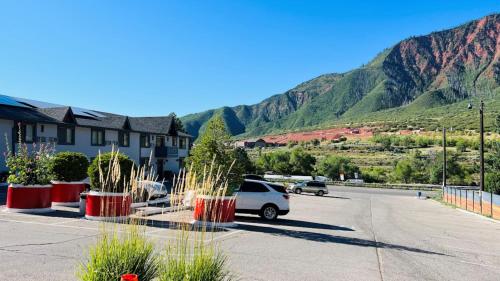 景观, 探险旅馆 - 格伦伍德温泉 (Adventure Inn - Glenwood Springs) in 格伦伍德斯普林斯(CO) 景观, 探险旅馆 - 格伦伍德温泉 (Adventure Inn - Glenwood Springs) in 格伦伍德斯普林斯(CO)