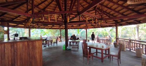 Restaurant, BOLAVEN GARDEN Bungalow and tent - Tad Lo in Beng Restaurant, BOLAVEN GARDEN Bungalow and tent - Tad Lo in Beng
