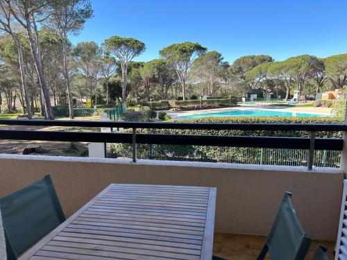 Balcony/terrace, Domaine Valescure vue Piscine ou Pinede - Wifi in Vallon du Mal Temps Balcony/terrace, Domaine Valescure vue Piscine ou Pinede - Wifi in Vallon du Mal Temps