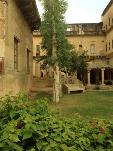 Jardín, Narayan Niwas Castle in Mandawa Jardín, Narayan Niwas Castle in Mandawa