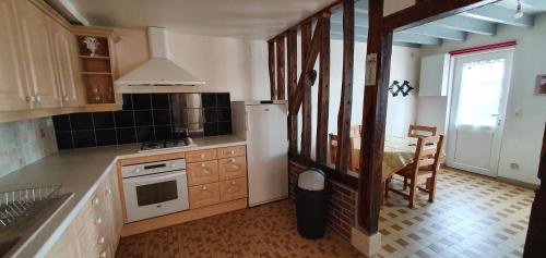 Kitchen, Maison de ville in Pont-Audemer Kitchen, Maison de ville in Pont-Audemer