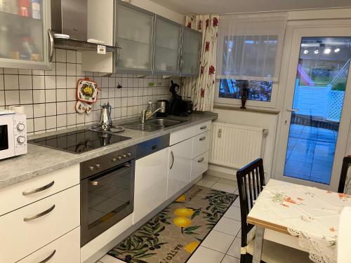 Cocina, Ferienwohnung im Grünen EG mit Terrasse (Ferienwohnung im Grunen EG mit Terrasse) in Herdecke Cocina, Ferienwohnung im Grünen EG mit Terrasse (Ferienwohnung im Grunen EG mit Terrasse) in Herdecke