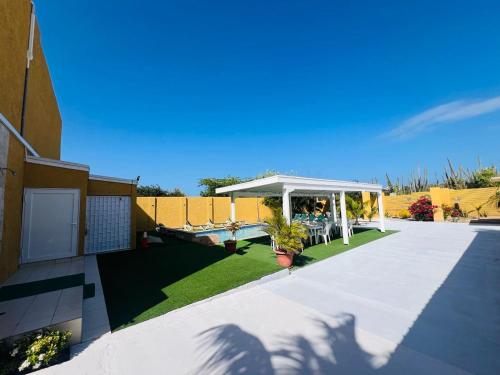 The Gold Vacation Apartments in Santa Cruz The Gold Vacation Apartments in Santa Cruz