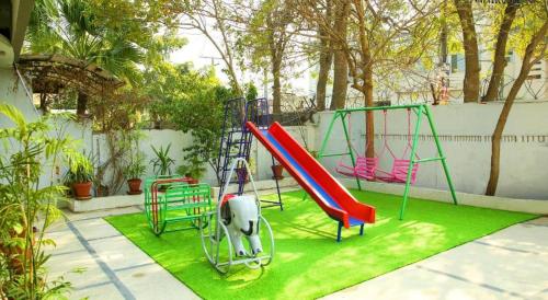 Kert, Mairona Hotel Gulberg in Lahoreben Kert, Mairona Hotel Gulberg in Lahoreben