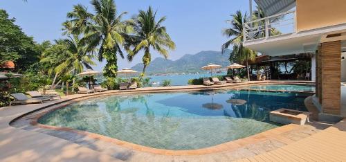 Swimming pool, Resolution Resort in Bang Bao Bay Swimming pool, Resolution Resort in Bang Bao Bay