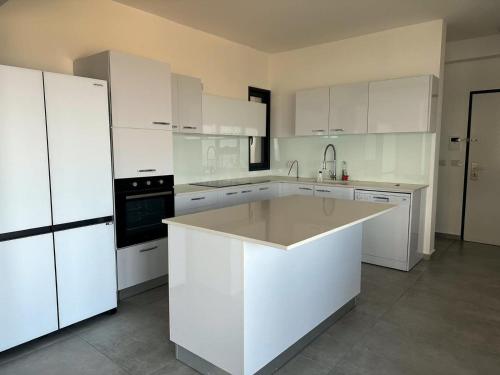 O&O Group- Charming 4-BR APT,w/ Stellar Sea View in Bat Yam O&O Group- Charming 4-BR APT,w/ Stellar Sea View in Bat Yam