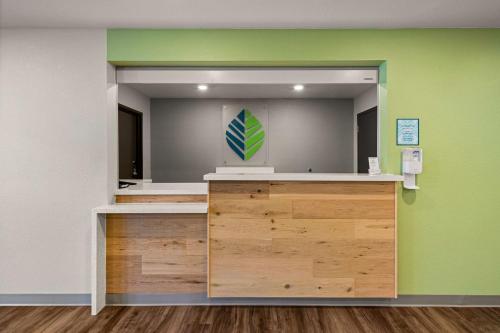 Фойє, WoodSpring Suites Yorktown Newport News in Ньюпорт-Ньюс (Віргінія) Фойє, WoodSpring Suites Yorktown Newport News in Ньюпорт-Ньюс (Віргінія)