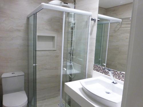 Bathroom, Condominio Wembley Tenis in Ubatuba Bathroom, Condominio Wembley Tenis in Ubatuba