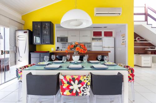 객실, Bz65 Casa a 150 metros da praia com 4 suítes (Bz65 Casa a 150 metros da praia com 4 suites) in 빌라 루이자 객실, Bz65 Casa a 150 metros da praia com 4 suítes (Bz65 Casa a 150 metros da praia com 4 suites) in 빌라 루이자