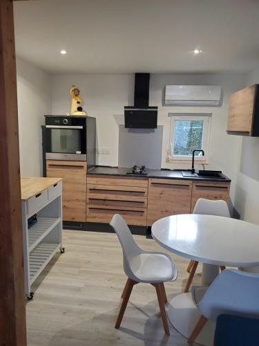 مطبخ, appartement au calme in أودوس مطبخ, appartement au calme in أودوس