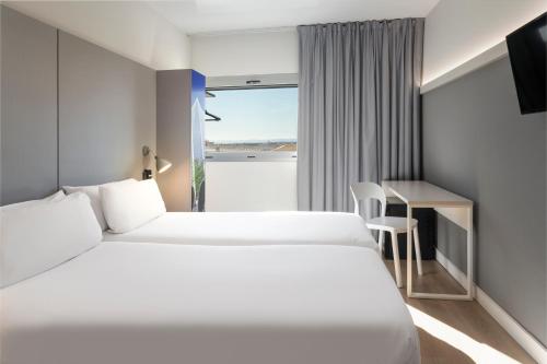 B&B Hotel Valencia near Valencia Airport B&B Hotel Valencia near Valencia Airport