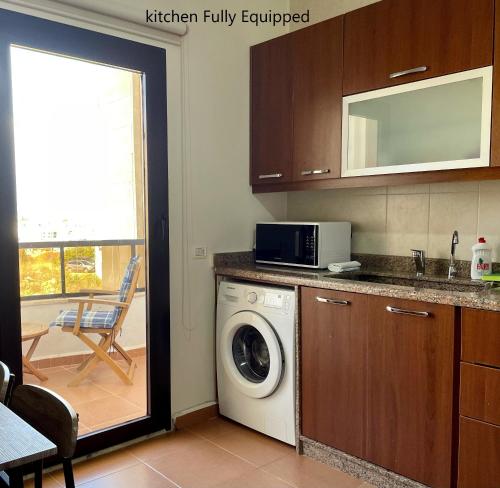 kuchyně, Elite Residence - 3BR Fully Equipped in Aley kuchyně, Elite Residence - 3BR Fully Equipped in Aley