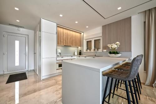 Penthouse z basenem i widokiem na morze in 歐克魯格 勾基 Penthouse z basenem i widokiem na morze in 歐克魯格 勾基