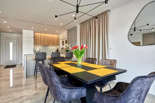 Penthouse z basenem i widokiem na morze in 歐克魯格 勾基 Penthouse z basenem i widokiem na morze in 歐克魯格 勾基
