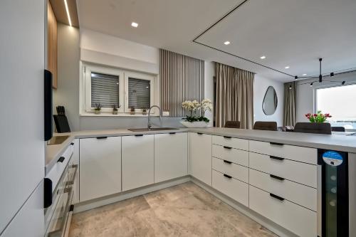 Penthouse z basenem i widokiem na morze in 歐克魯格 勾基 Penthouse z basenem i widokiem na morze in 歐克魯格 勾基