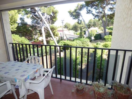 Grand Studio au calme avec PISCINE et à 5 mn à pied de la PLAGE (Grand Studio au calme avec PISCINE et a 5 mn a pied de la PLAGE) in La Seyne-sur-Mer Grand Studio au calme avec PISCINE et à 5 mn à pied de la PLAGE (Grand Studio au calme avec PISCINE et a 5 mn a pied de la PLAGE) in La Seyne-sur-Mer