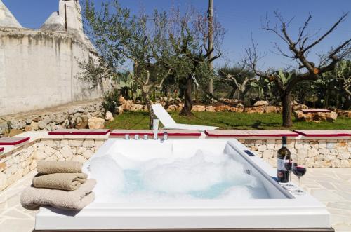جاكوزي, Trullo Il Divenire in Villaggio del Fanciullo جاكوزي, Trullo Il Divenire in Villaggio del Fanciullo