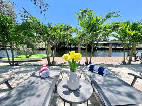 Waterfront Tropical Oasis, Htd Pool-HotTub-Kayaks