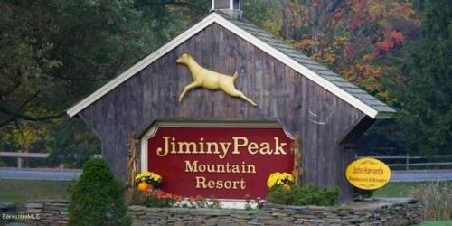 WOW-New Ski OnOff Suite By Pool Sleeps 4 Jiminy Pk in Hancock (MA) WOW-New Ski OnOff Suite By Pool Sleeps 4 Jiminy Pk in Hancock (MA)