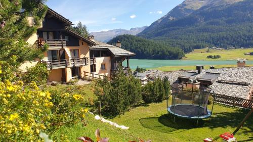 Chesa Bellaval, Haus la Vuolp 2-Zimmer-Dachwohung in 席爾瓦普拉納 Chesa Bellaval, Haus la Vuolp 2-Zimmer-Dachwohung in 席爾瓦普拉納
