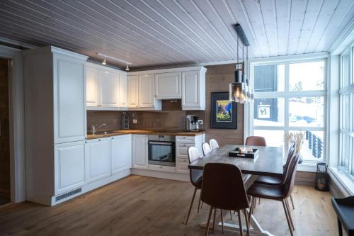 Stranda Fjellgrend - with jacuzzi & 3 bedrooms in סטראנדה Stranda Fjellgrend - with jacuzzi & 3 bedrooms in סטראנדה