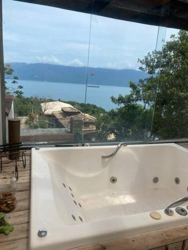 Linda casa Ilhabela com vista maravilhosa in Praia do Veloso Linda casa Ilhabela com vista maravilhosa in Praia do Veloso