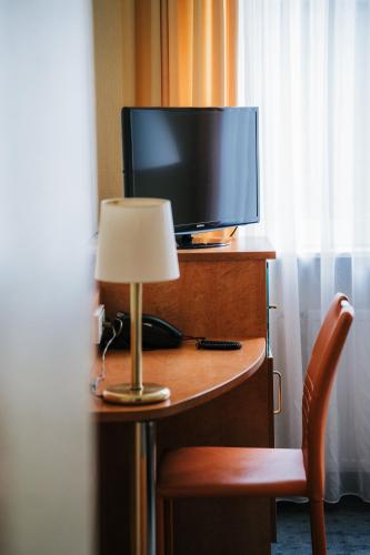 Savoy Hotel - image 6