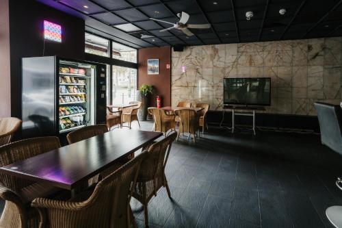 Közös társalgó / TV, Savoy Hotel near Kommunikációs Múzeum Közös társalgó / TV, Savoy Hotel near Kommunikációs Múzeum