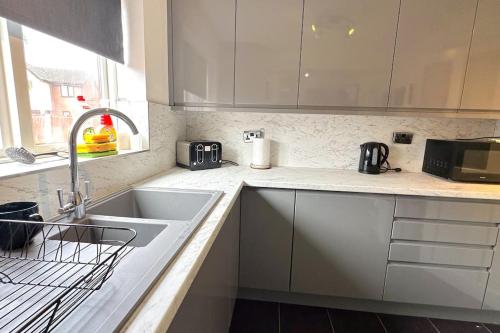 Facilities, Huge House - Free Parking - Quiet Location in Halewood Facilities, Huge House - Free Parking - Quiet Location in Halewood