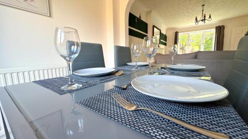 Facilities, Huge House - Free Parking - Quiet Location in Halewood Facilities, Huge House - Free Parking - Quiet Location in Halewood