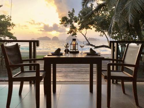 Restaurant, Tup Kaek Sunset Beach Resort in Tub Kaek Beach Restaurant, Tup Kaek Sunset Beach Resort in Tub Kaek Beach