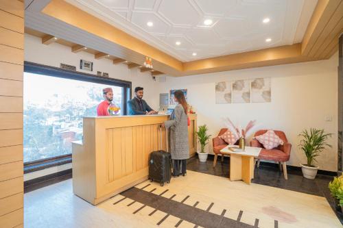 Lobi, Super Hotel by Perfectstayz Mall Road in Library Road Lobi, Super Hotel by Perfectstayz Mall Road in Library Road