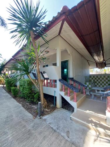 Loma Beach Resort in Tha Sala Loma Beach Resort in Tha Sala