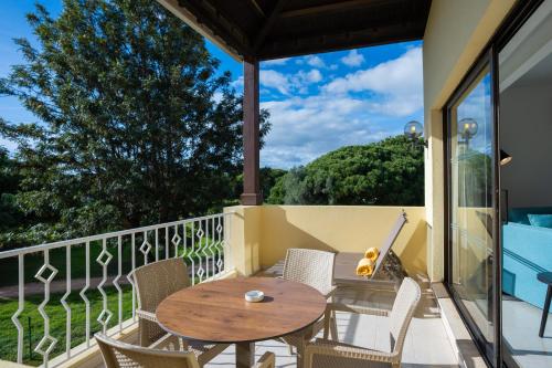 Балкон, Four Seasons Vilamoura Hotel in Куартейра Балкон, Four Seasons Vilamoura Hotel in Куартейра