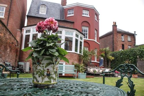Jardín, Darwins Townhouse in Shrewsbury Jardín, Darwins Townhouse in Shrewsbury