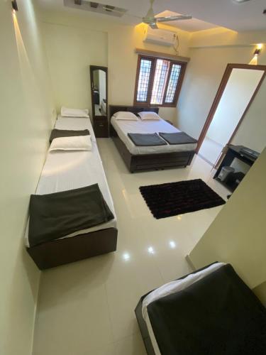 AL-MANAL 304 premium Room 5Beds in Devinagar AL-MANAL 304 premium Room 5Beds in Devinagar
