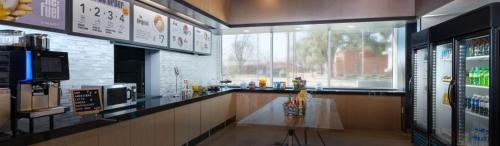 Food and beverages, Aloft Waco Downtown in Waco City Center Food and beverages, Aloft Waco Downtown in Waco City Center