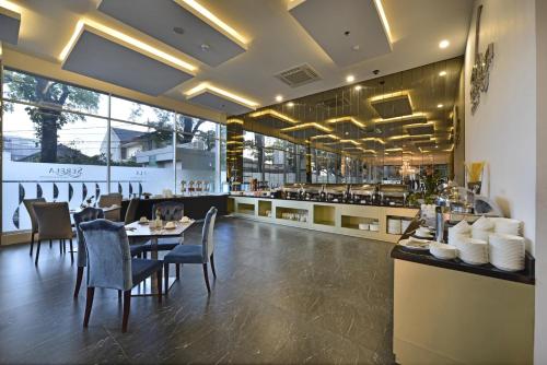 Restaurant, Serela Cihampelas Hotel in Cihampelas Restaurant, Serela Cihampelas Hotel in Cihampelas