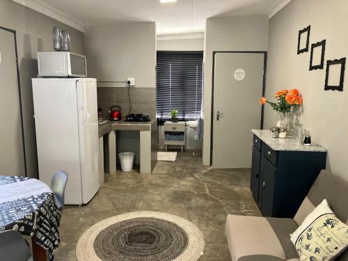 Stellies Accommodation - Room 1 in Keetmanshoop Stellies Accommodation - Room 1 in Keetmanshoop