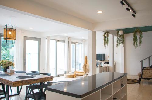 Villa Jenis By The Villas 100 near Taman Safari Cisarua Villa Jenis By The Villas 100 near Taman Safari Cisarua