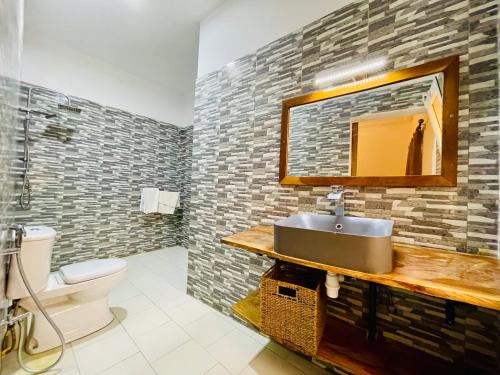 Baño, KEUR MATY Charmante et Moderne Villa 5 chambres, 5 salles de bains à Warang (KEUR MATY Charmante et Moderne Villa 5 chambres, 5 salles de bains a Warang) in Ouoran Baño, KEUR MATY Charmante et Moderne Villa 5 chambres, 5 salles de bains à Warang (KEUR MATY Charmante et Moderne Villa 5 chambres, 5 salles de bains a Warang) in Ouoran