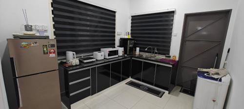 Kitchen, TangQona Homestay Paddy View Wifi M0slim Only in Ayer Hitam Kitchen, TangQona Homestay Paddy View Wifi M0slim Only in Ayer Hitam