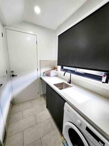 City Fringe and 2.5 bathrooms in Fawkner City Fringe and 2.5 bathrooms in Fawkner