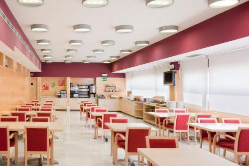 طعام و مشروبات, Holiday Inn Express Alcobendas By IHG in الكوبنداس طعام و مشروبات, Holiday Inn Express Alcobendas By IHG in الكوبنداس