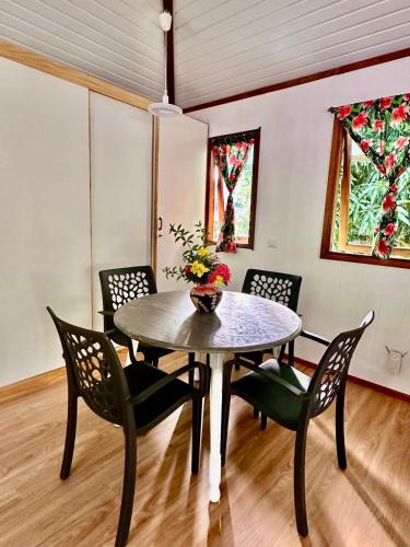 Létesítmények, Faré tropical atiha (Fare tropical atiha) in Atiha Létesítmények, Faré tropical atiha (Fare tropical atiha) in Atiha