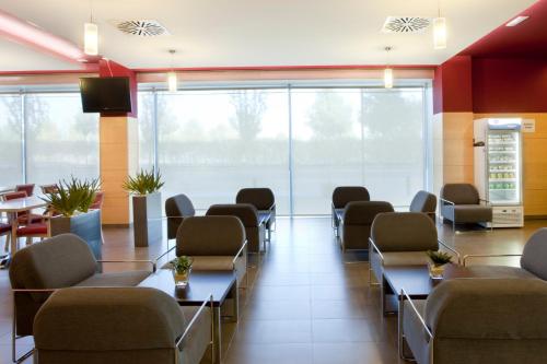 Lobby, Holiday Inn Express Madrid-Getafe By IHG in Pinto Lobby, Holiday Inn Express Madrid-Getafe By IHG in Pinto
