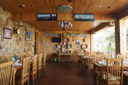 Kasar Himalaya Holiday Resort in Thị trấn Almora Kasar Himalaya Holiday Resort in Thị trấn Almora
