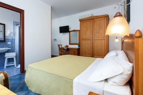 Comfort Triple Room image 3